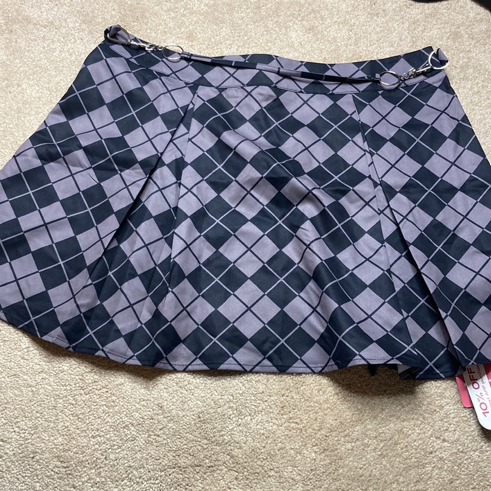 NWT ROMWE Pleated Mini Skirt with Chain